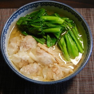 ワンタンとエノキのラーメン